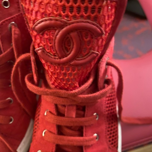 Red Chanel Spring 2015 collection Interlocking CC Logo high top suede leather - Picture 3 of 4